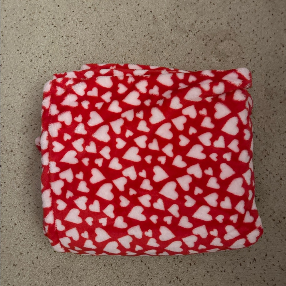 Room Essentials Heart Patterned Blanket in Red and White